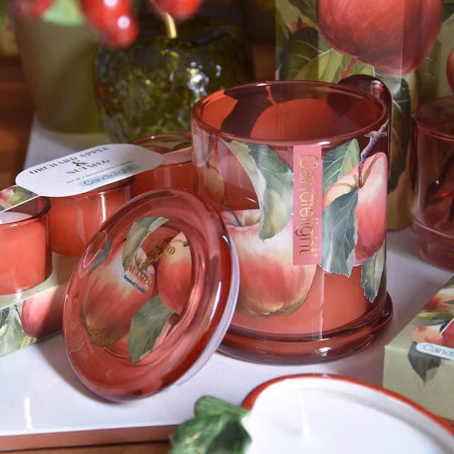 Madison & Mayfair Orchard Apple & Nutmeg Large One Wick Candle in Red – 2