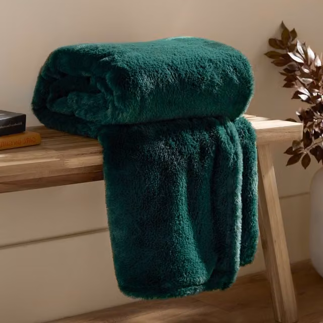 Furn Kallu Reversible Double-Sided Faux-Fur Throw in Green, W: 150 cm, L: 200 cm