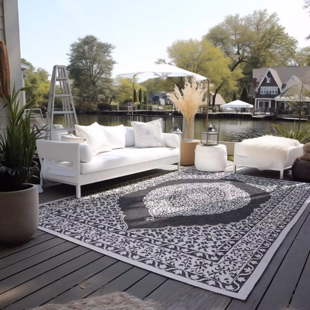 THE RUGS Gemini Reversible Indoor and Outdoor Polypropylene Medallion Rug in Black, W/D: 120 x 170 cm – 6