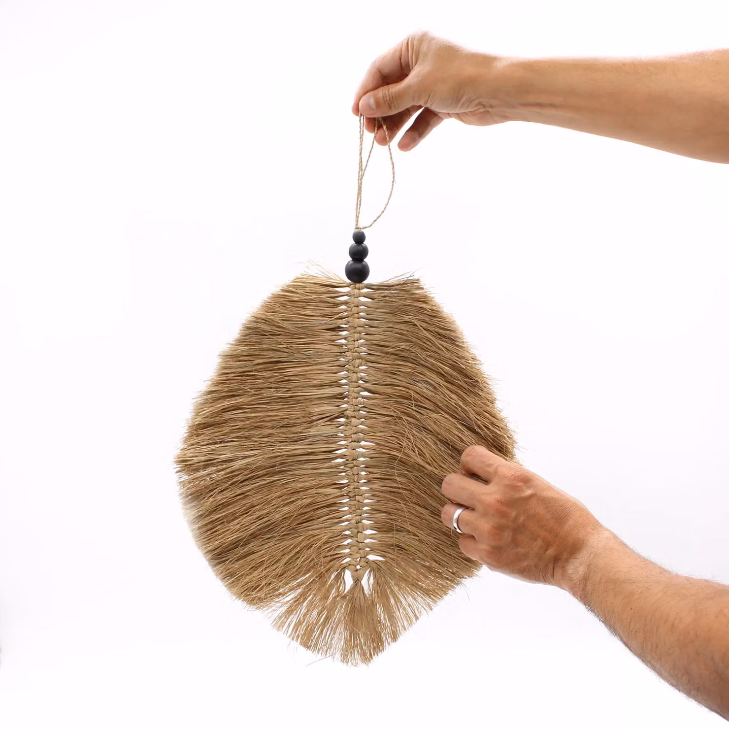 KDMD Hanging Raffa Leaf Rattan Wall Object in Brown, 35 cm – 2