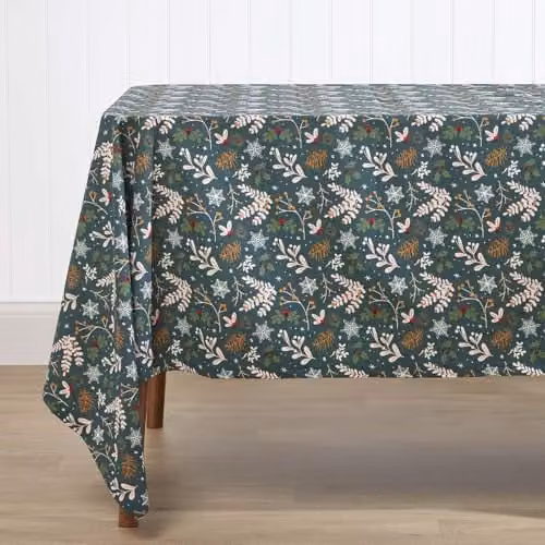 HOMESCAPES Rectangular Cotton Christmas Tablecloth in Green Floral Festive Forest, W: 137 cm, D: 178 cm