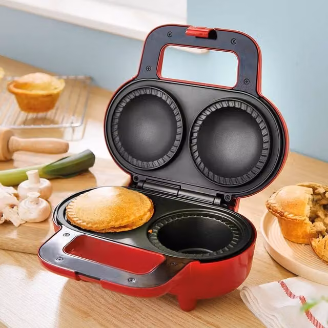 Basilico 1200W Deep-Fill Pie and Quiche Maker in Red and Black with Non-Stick Moulds and Pastry Cutter – 1
