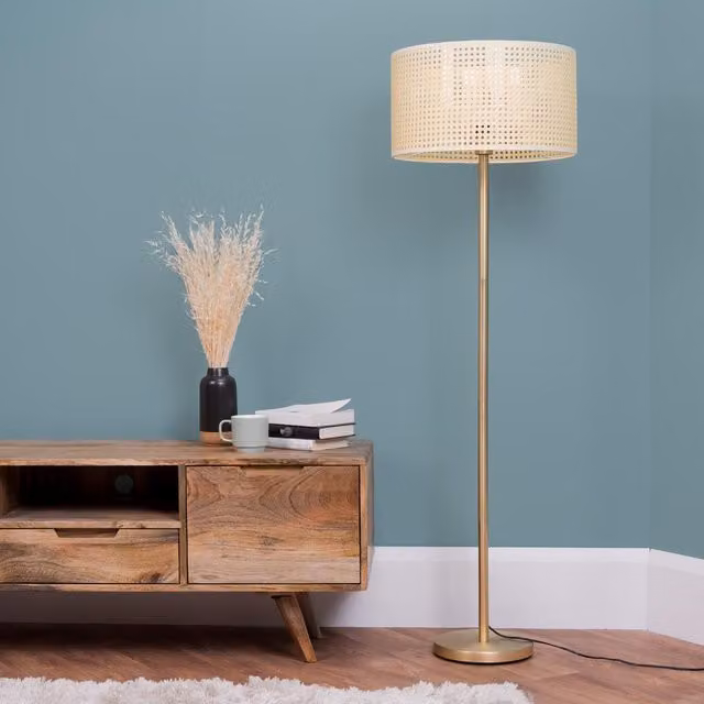 ValueLights Charlie Modern Floor Lamp with Rattan Cylinder Shade in Gold/Brass