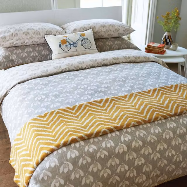 Scion Snowdrop Reversible Floral Cotton Duvet Cover and Pillowcase Set, Grey, 200 x 200 cm