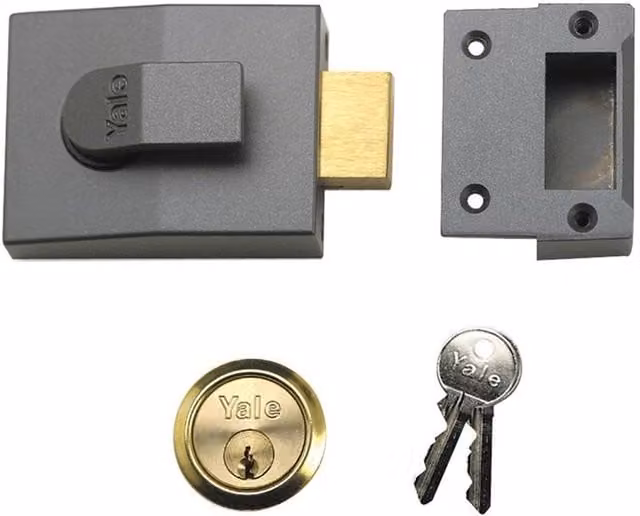 Yale 82 Deadbolt Nightlatch with 60mm Backset in Grey, Gold and Multicolour Finish – 1