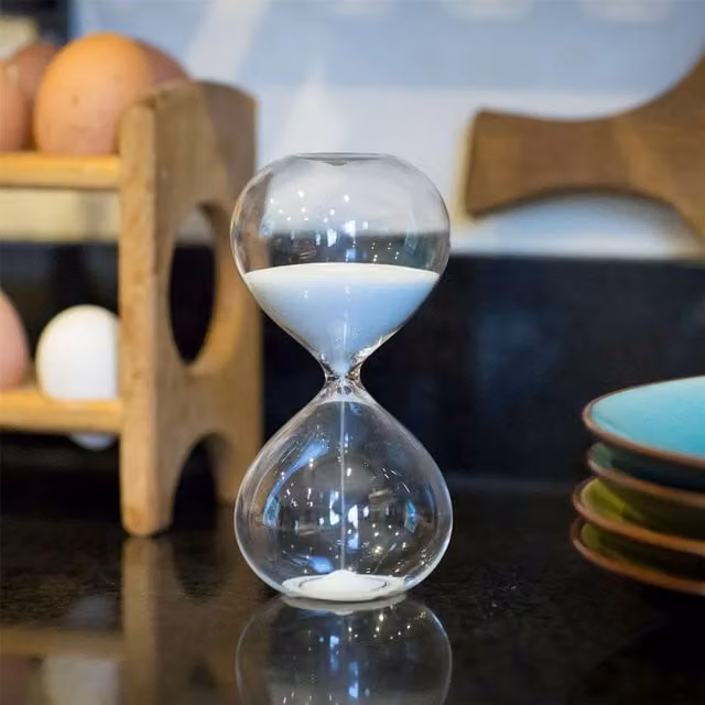 Nicola Spring Round Glass Kitchen Sand Timer in Beige and White, Height: 8.3 cm