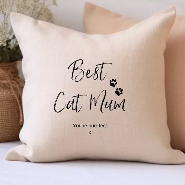Aye Do Gifts Personalised Best Cat Mum Linen Cushion in Beige – 1