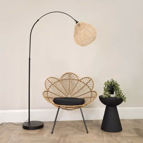 ValueLights Louis Black Arched Floor Lamp with Natural Rattan Teardrop Shade – 2