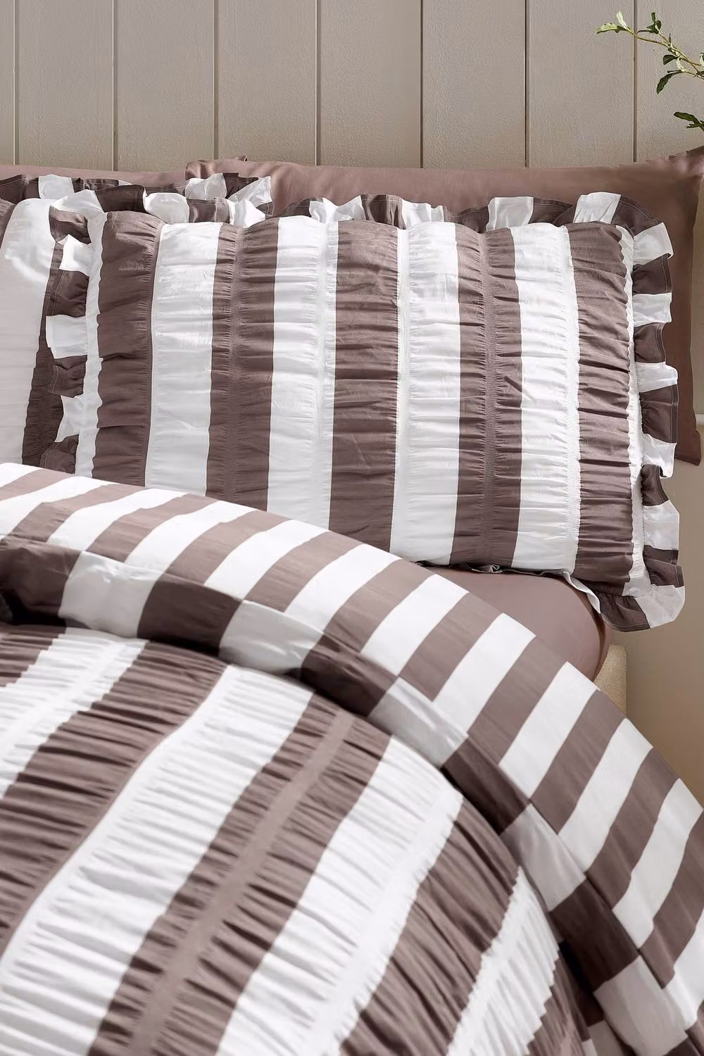 Catherine Lansfield Seersucker Frill Stripe Duvet Cover and Pillowcase Set, Brown, W/D/H: 220 x 230 cm – 5