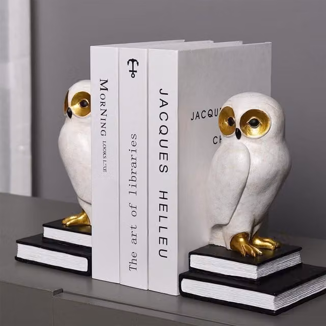 Maison Des Cadeaux Modern White Decorative Tabletop Bookends Set