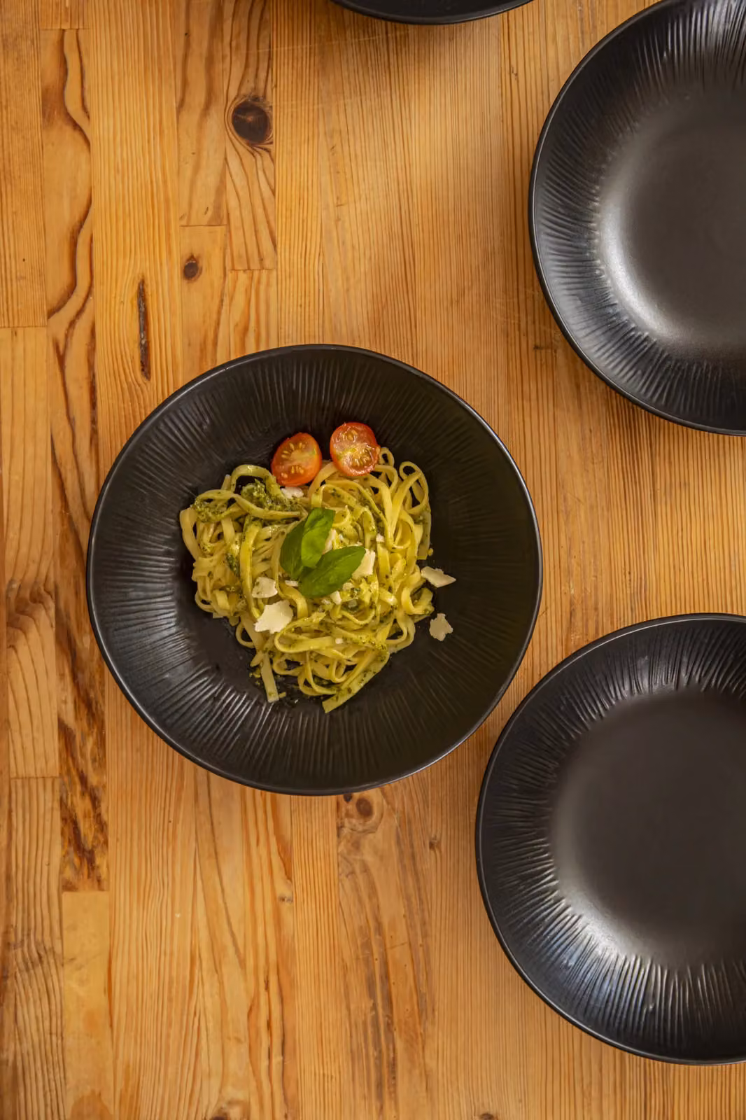 Mikasa Jardin Midnight 4-Piece Black Stoneware Pasta Bowl Set – 3