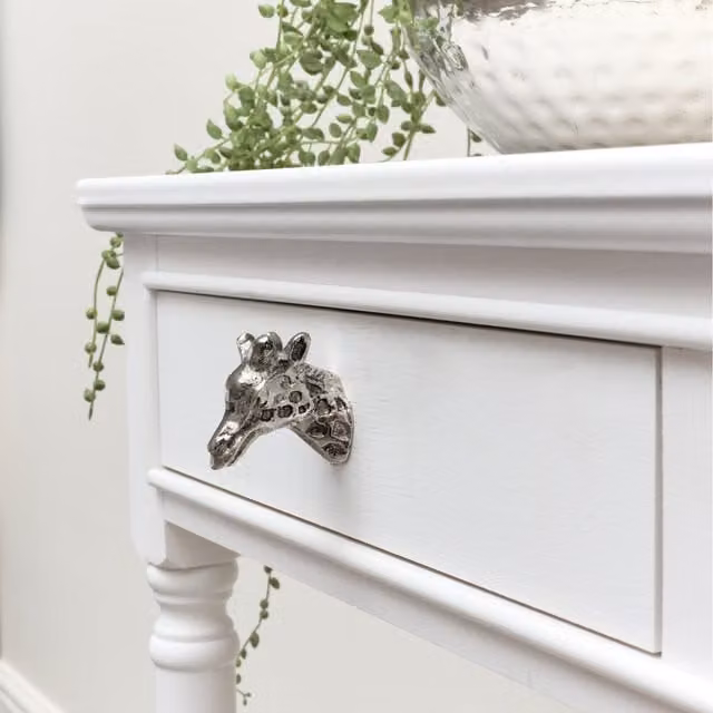 Melody Maison Polished Silver Metal Giraffe Drawer Knob