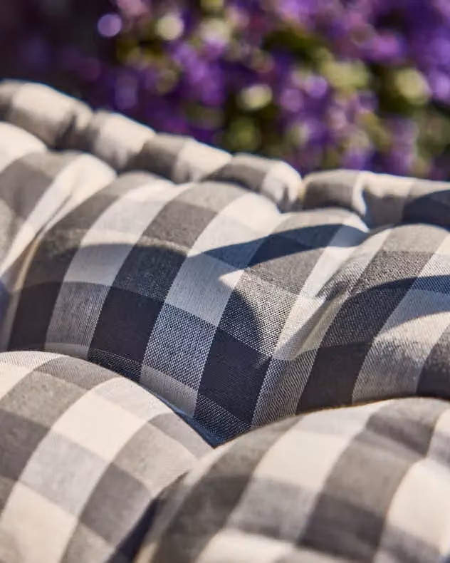Dibor Grey and White Striped Quilted Outdoor Garden Bench Cushion, W: 44 cm, L: 112 cm – 4