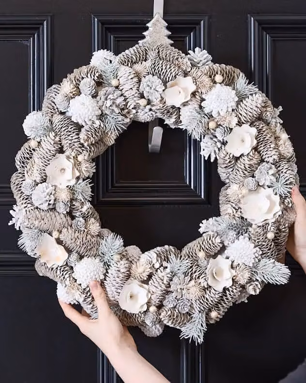 Dibor Giant Frost Festive Red Christmas Wreath, Diameter: 50 cm