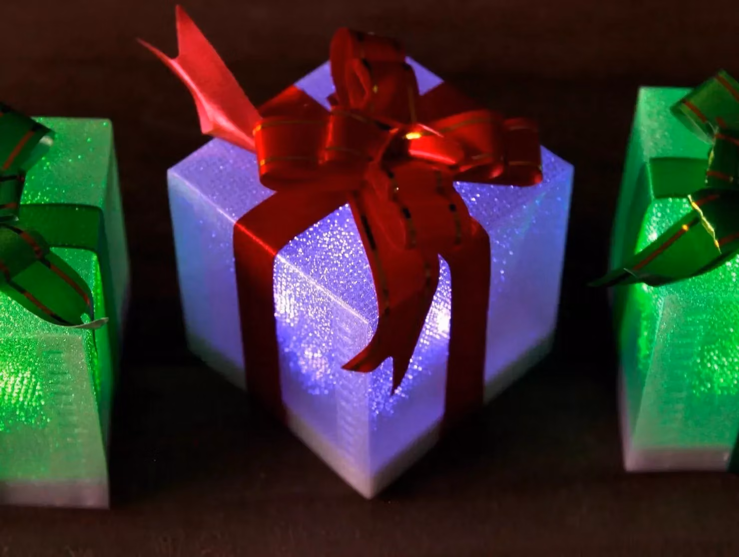 Marco Paul 5pc Colour Changing LED Christmas Box Decoration in Multicolour, Red and Green – 5