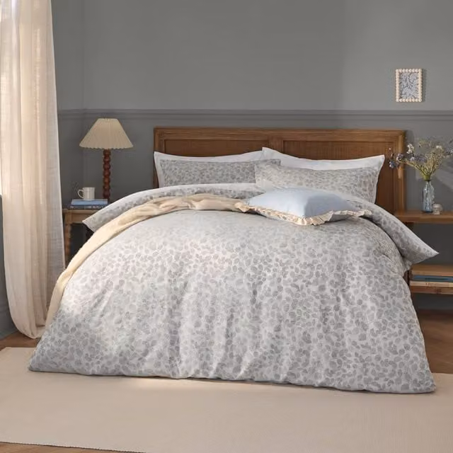 Wylder Grace Floral Leaf Jacquard Satin Duvet Cover Set in Grey, 200 x 200 cm