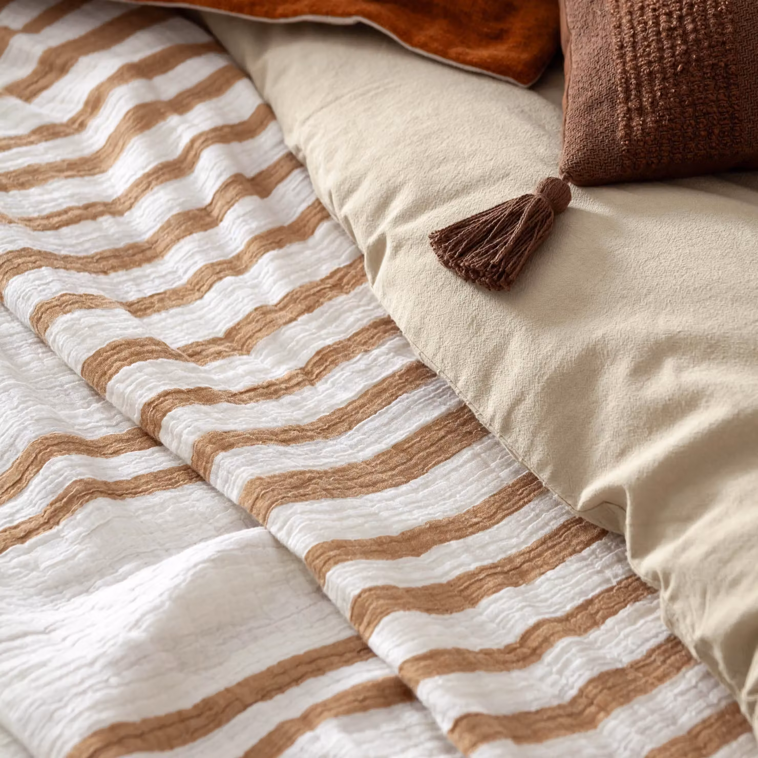 Yard Reversible Woven Striped Muslin Cotton Bedspread in Brown, W/D/H: 220 x 140 x 140 cm – 4