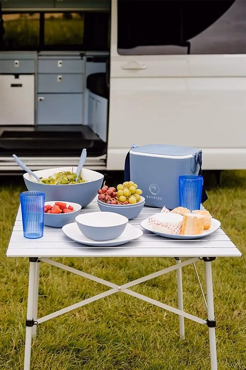 Bayside Blue Pool 16 Piece Melamine Picnic Tableware Set with Waterproof Picnic Blanket – 2