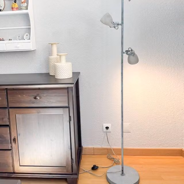 Wyld and Coco Industrial 3-Head Floor Lamp in Grey Concrete and Metal, Height: 165 cm – 1