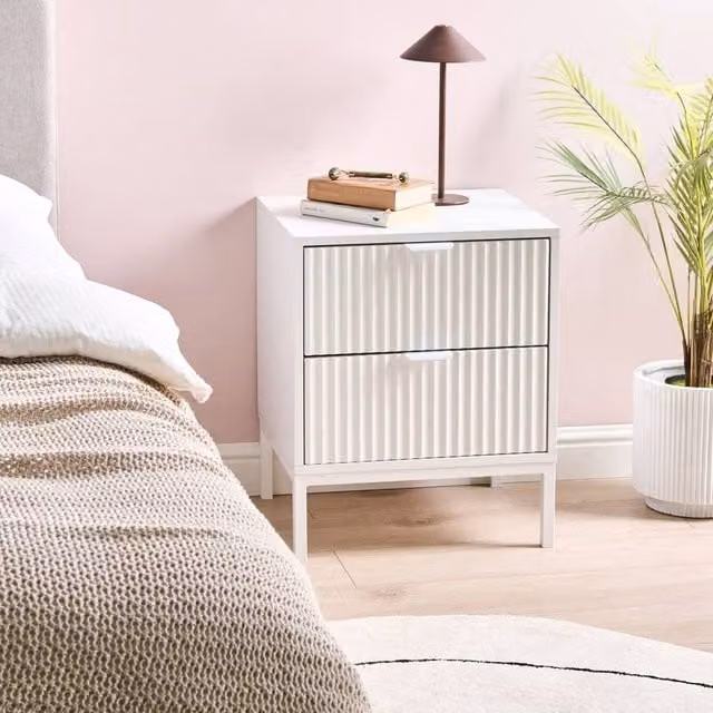 Wyld and Coco White Fluted 2-Drawer Nightstand W/D/H: 40 x 45 x 55 cm