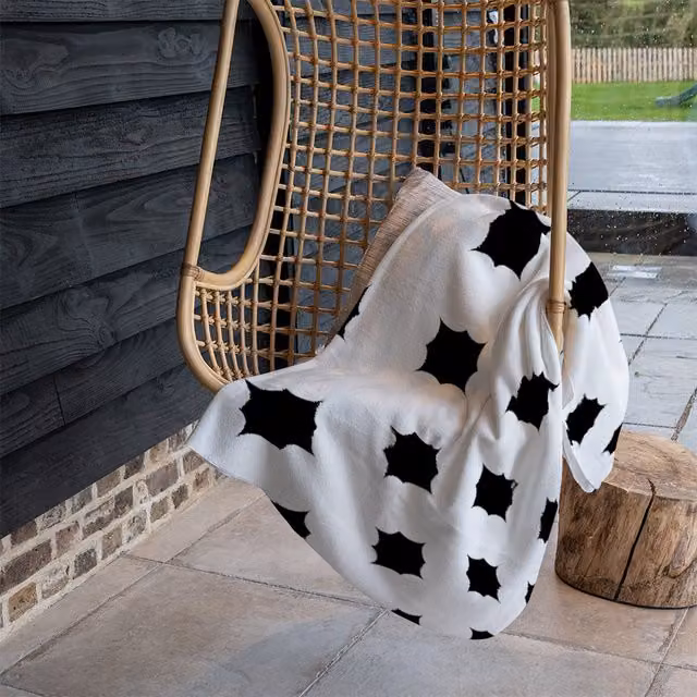 Benjamin Tate Design Star Ornament Fleece Blanket in Black, Beige or White, W/D/H: 120 x 150 cm