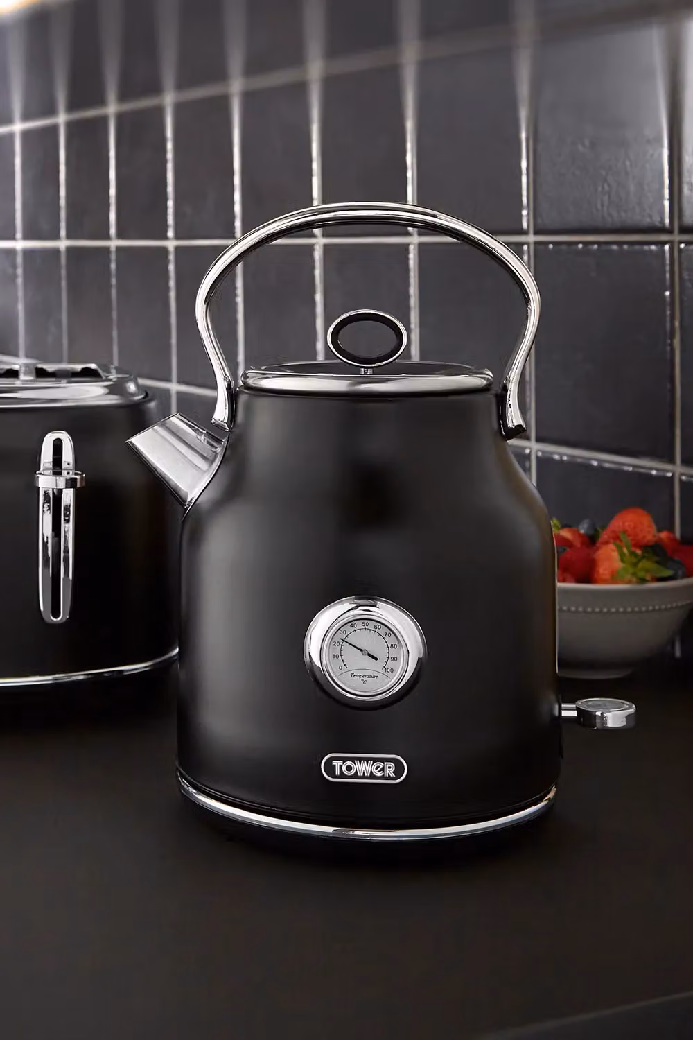 Tower Renaissance 1.7 l Ultra-Fast Quiet Boil Kettle, Black, 3 kW – 2