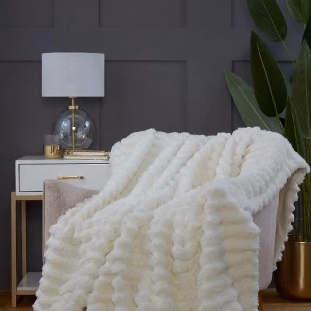 Rapport Home Chunky Ribbed Soft and Cozy Faux Fur Throw in Cream, W: 150 cm, D: 200 cm