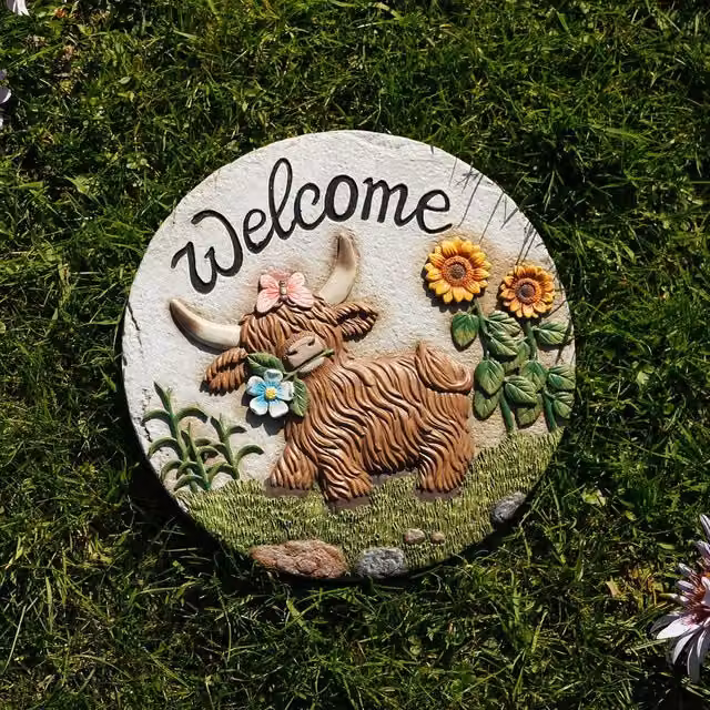 Country Living Highland Cow Welcome Concrete Stepping Stone in Grey – 1