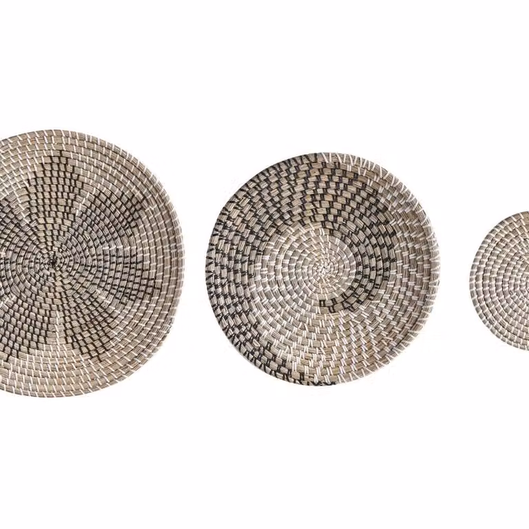 Wyld and Coco Set of 3 Handmade Round Seagrass Wall Plates in Natural Beige