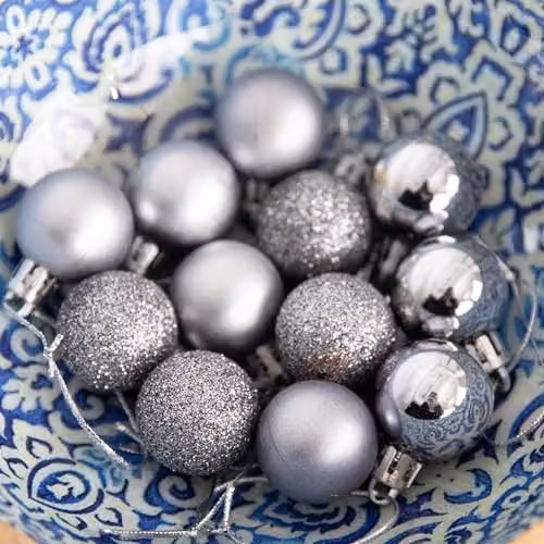 Shatchi 12-Piece Set of Grey and Silver Round Plastic Christmas Tree Bauble Hanging Decorations, Diameter: 3 cm – 4