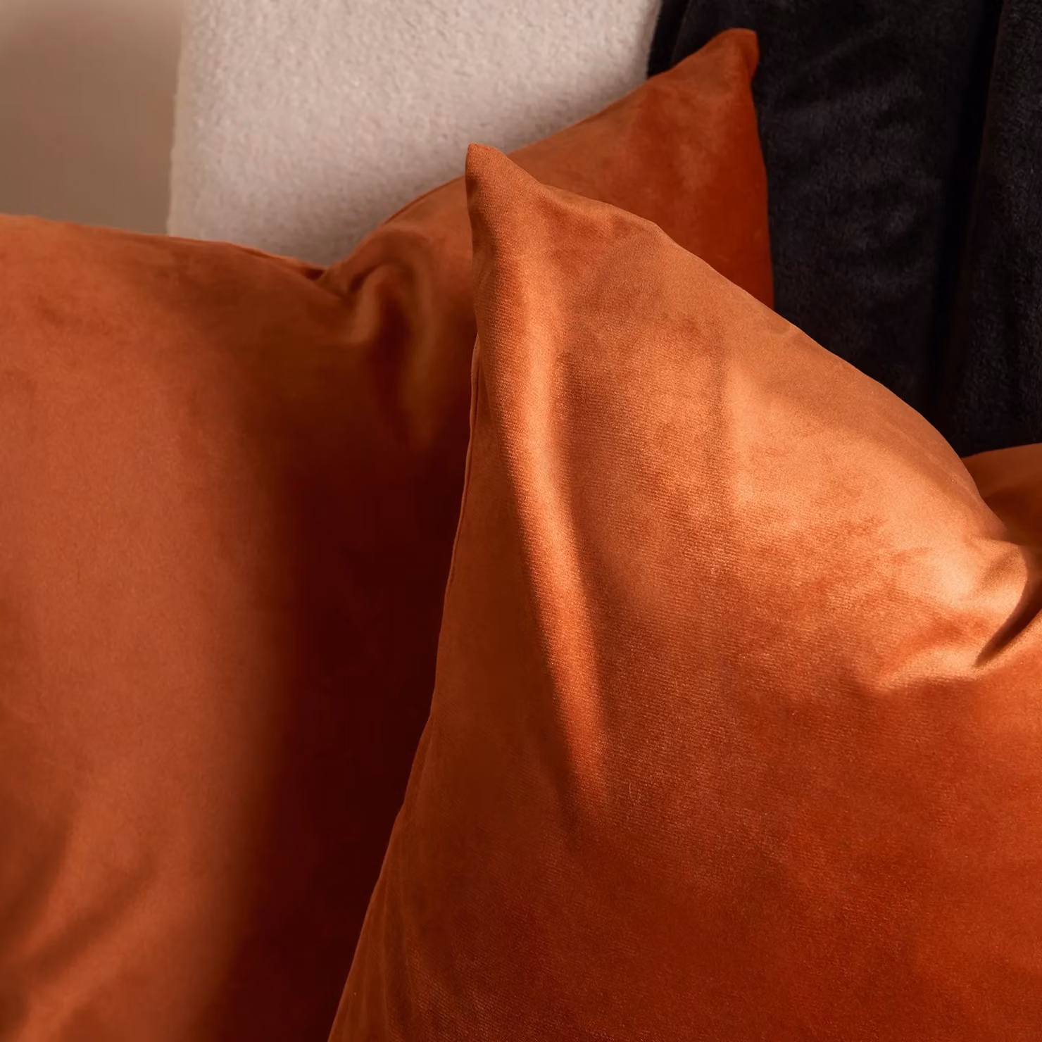 OHS Pack of 2 Matte Velvet Square Cushion Covers in Orange, W/D/H: 45 x 45 x 45 cm – 5