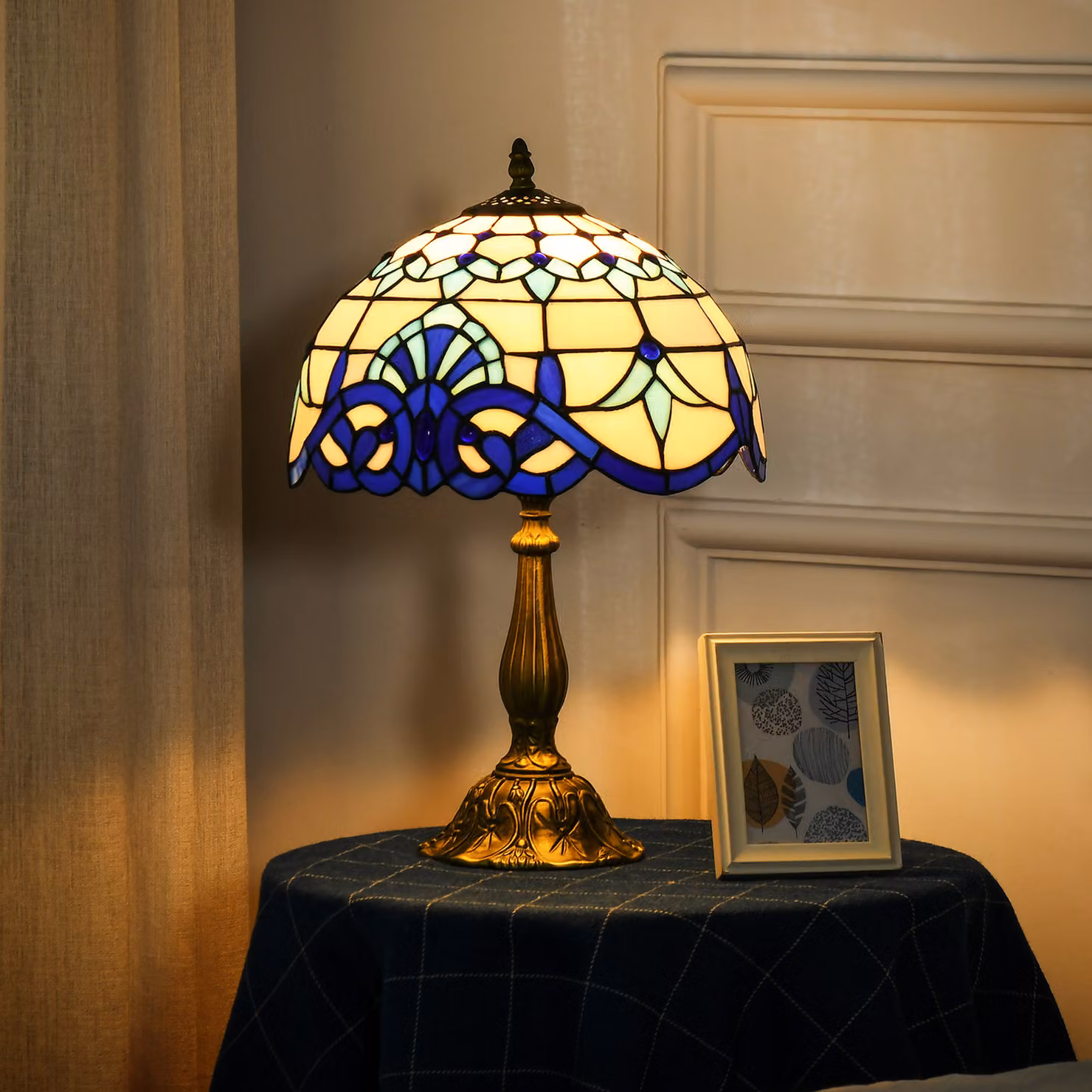 HOMCOM Antique Stained Glass Table Lamp in Blue and Gold/Brass, Decorative Handmade Bedside Night Light for Bedroom and Living Room – 2
