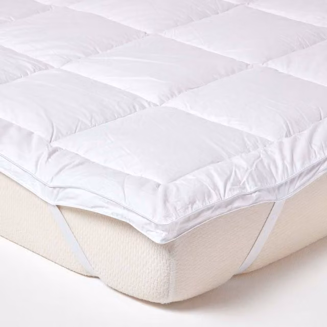 Homescapes Pure Mulberry Silk and Cotton Blend Mattress Topper in White, W/D/H: 200 x 200 cm