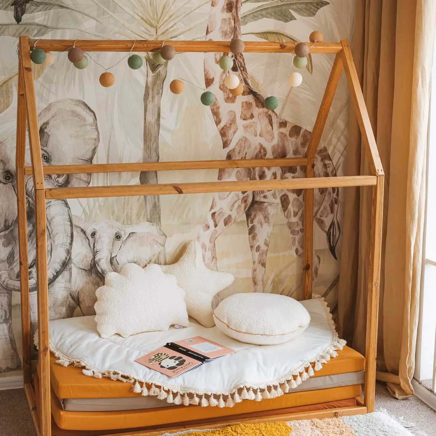 MiniCamp Boucle Seashell Cushion in Ecru – 3