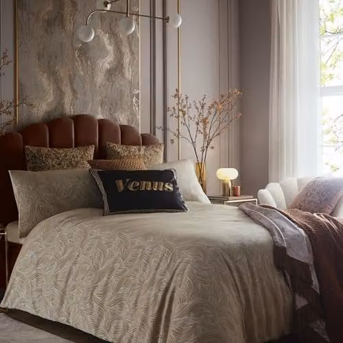 Laurence Llewelyn-Bowen Venus Signature Velvet Rectangular Cushion in Black and Gold, W: 60 cm, H: 40 cm, D: 40 cm – 3