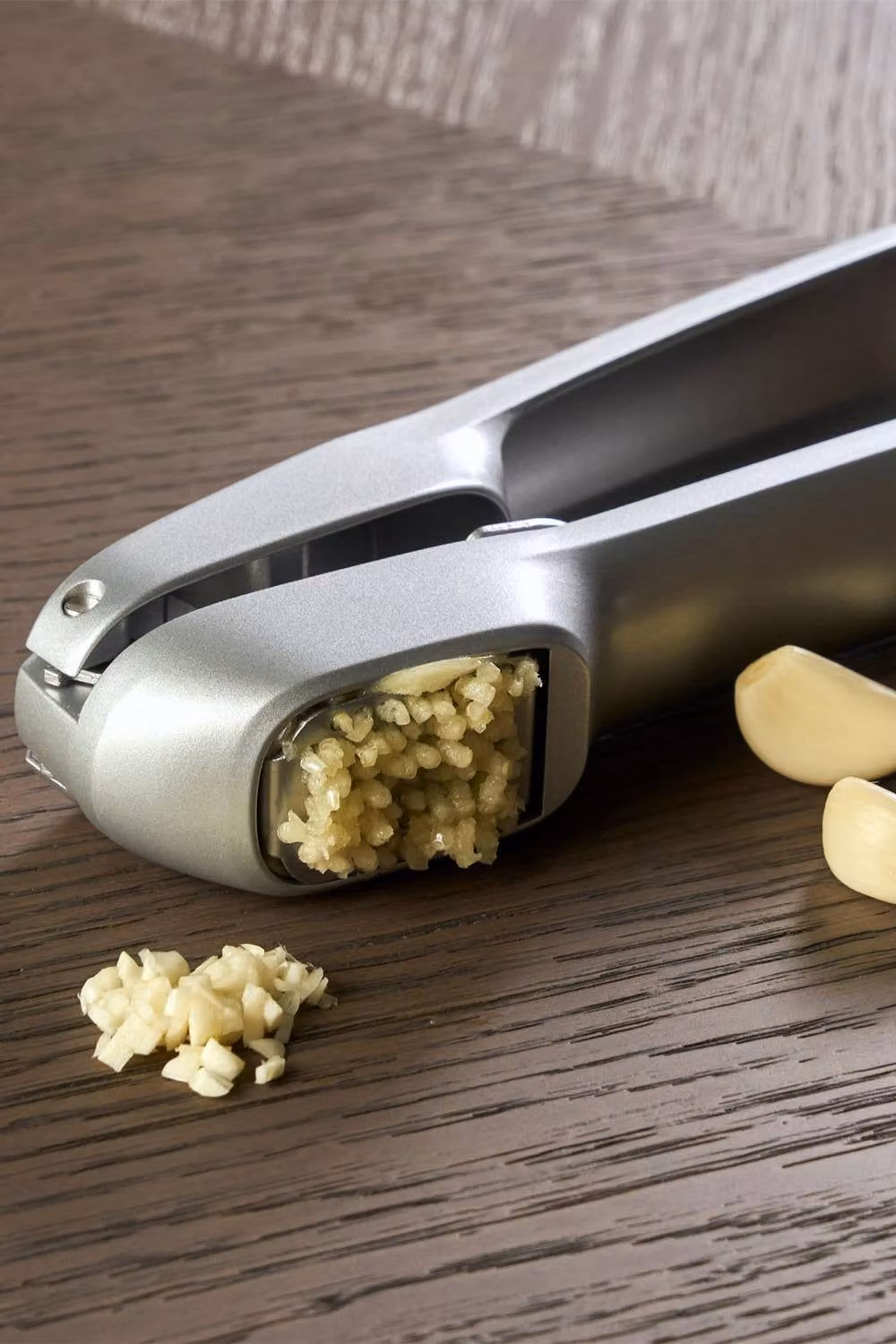 Zyliss Susi 4 Garlic Press in Silver with Non-Stick Surface and Stainless Steel Components – 6
