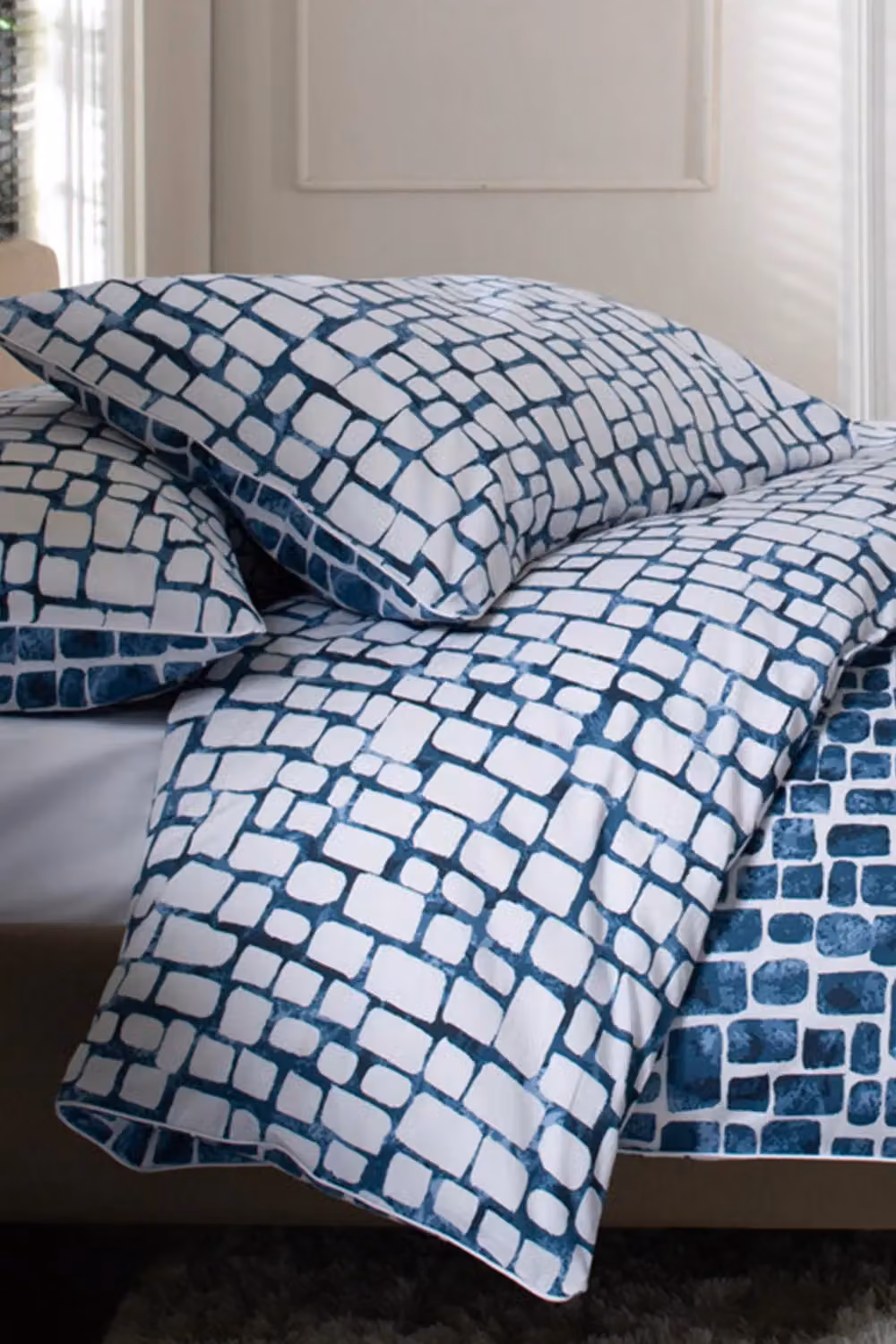 The Lyndon Company Blue Graphic Cotton Breathable Duvet Cover and Pillowcase Set, W: 180 cm x H: 200 cm – 2