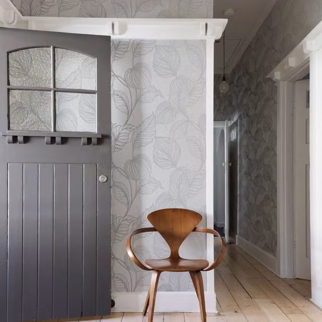 Graham & Brown Botanical Floral Modern Silver Vinyl Wallpaper, Width: 52 cm – 1