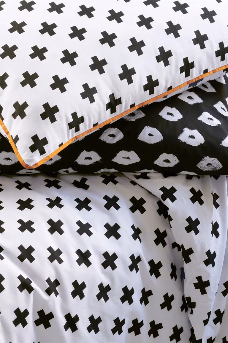 Martex Black Painted Lips Graphic Cotton Fitted Sheet, W/D/H: 90 x 200 cm