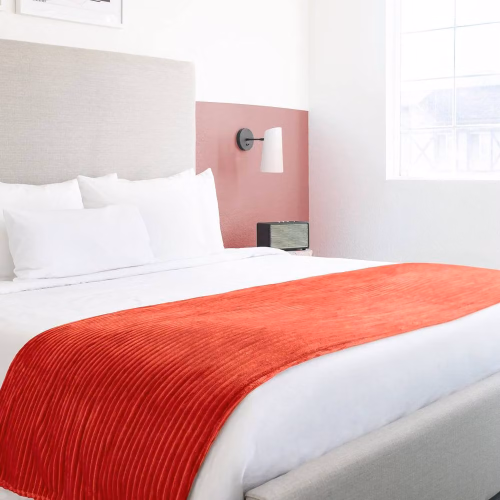 New Edge Blinds Dahlia Red Fleece Throw, W: 140 cm, L: 180 cm – 2