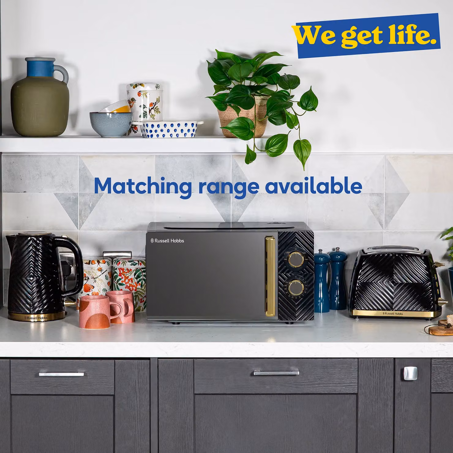 Russell Hobbs Manual Groove Solo Microwave, 17 Litre, 700W, Black and Gold – 5