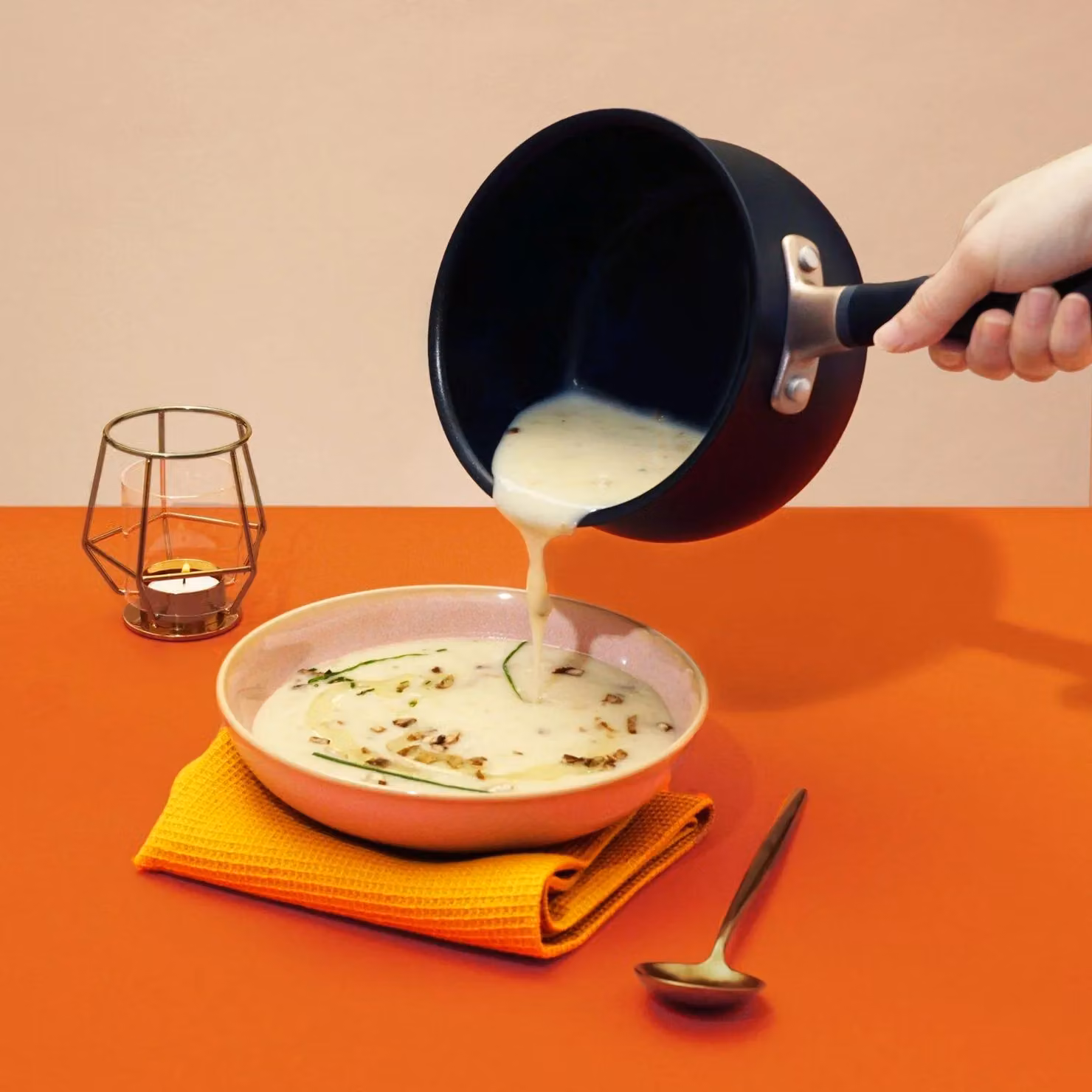 Meyer Accent Nonstick Saucepan in Black – 2