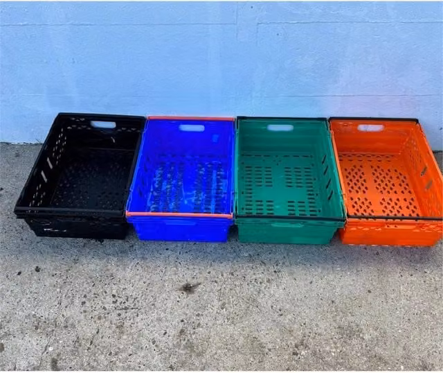 VOGREX 5-Piece Multicolour Plastic Stackable Bail Arm Slatted Crates
