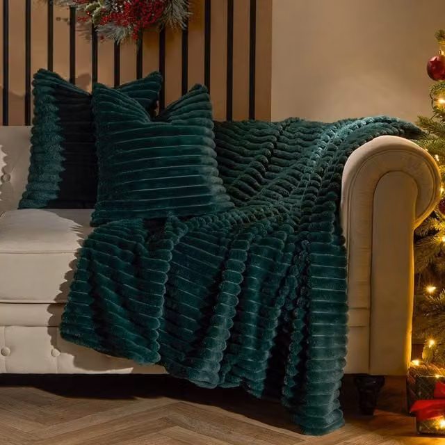 OHS Green Faux Fur and Ribbed Fleece Throw Blanket, W: 150 cm, D: 200 cm – 1