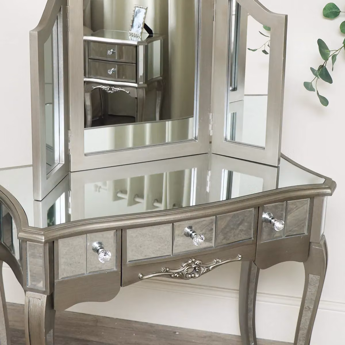 Melody Maison Tiffany Range Mirrored Dressing Table and Tri-Fold Vanity Mirror in Metallic Silver – 2