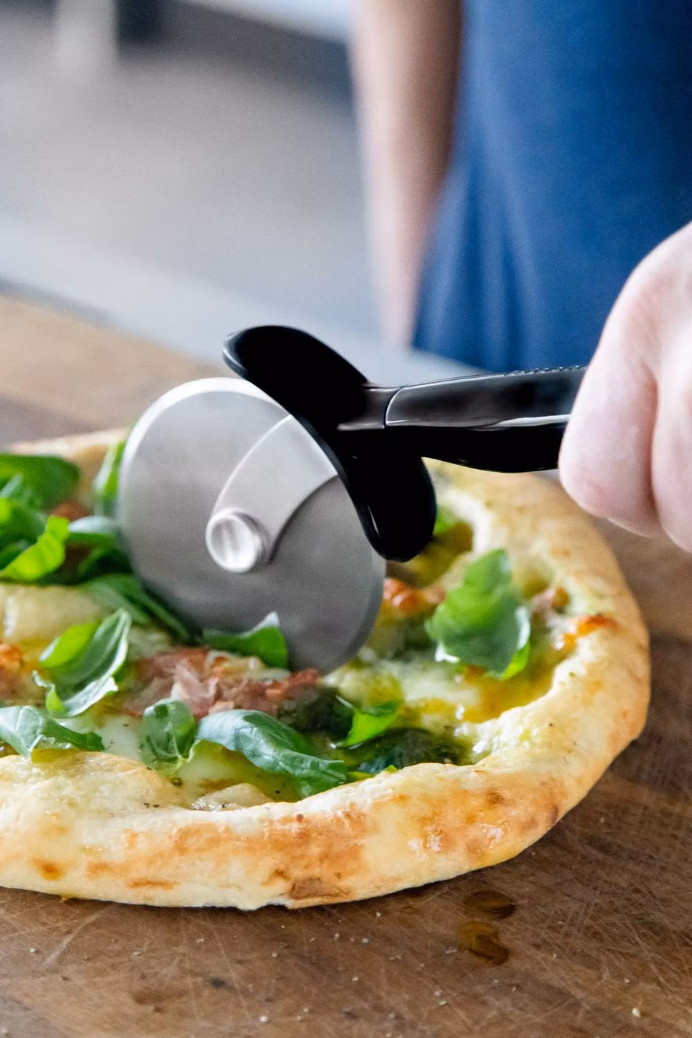 KitchenAid Stainless Steel Pizza Cutter and Pastry Wheel in Black – 4