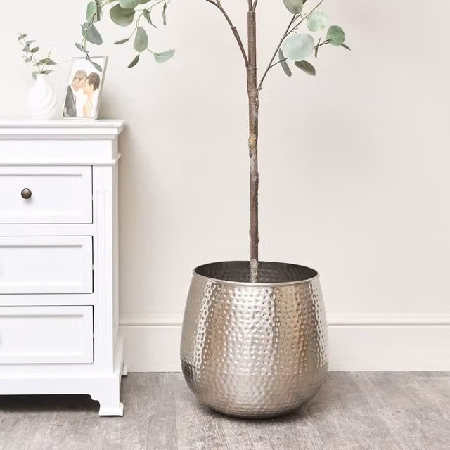 Melody Maison Large Silver Hammered Metal Round Tabletop Planter