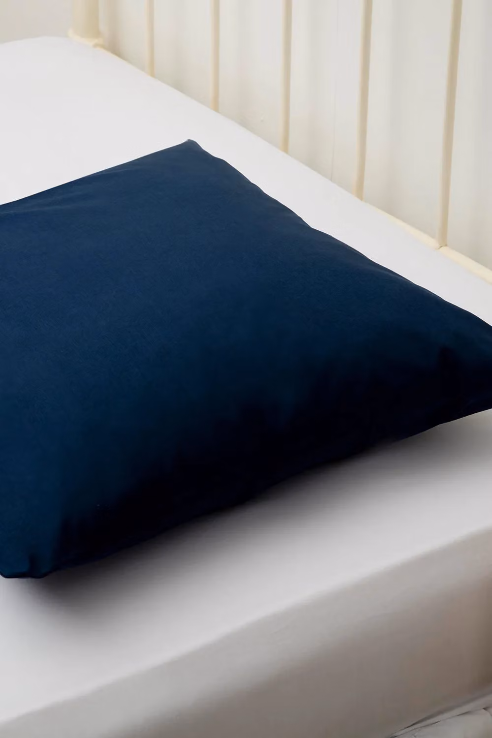 Belledorm Easycare 200 Thread Count Cotton Polyester Percale Continental Pillowcase in Blue – 2