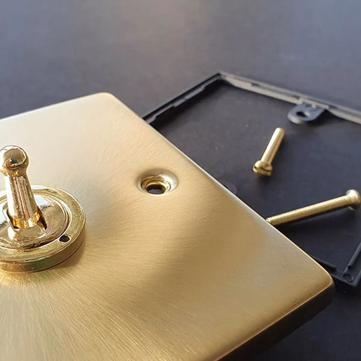 SE Home Satin Brushed Brass 13A Fused Ingot Connection Unit Switched with Flex in Gold – 2