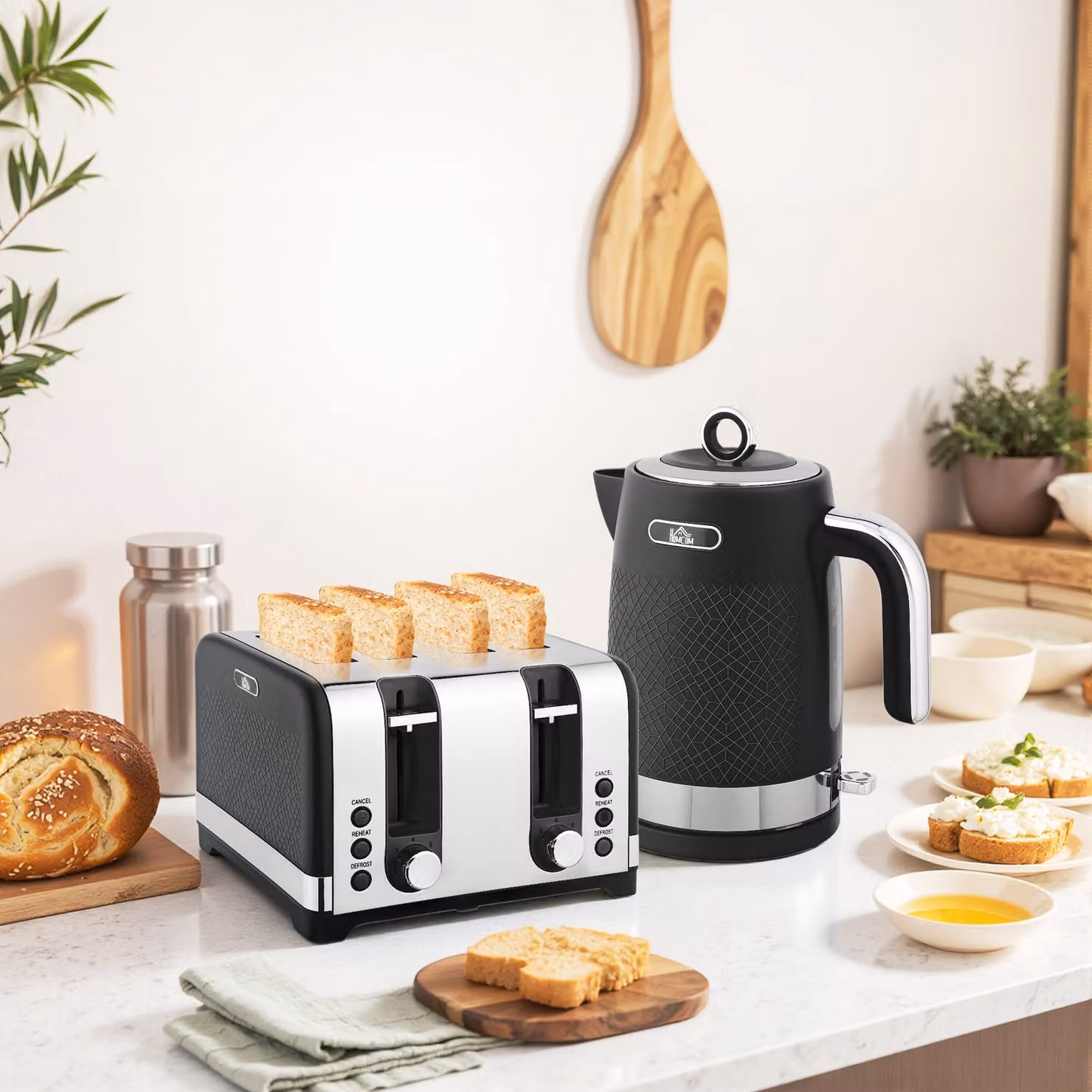 HOMCOM Black Textured Kettle and Four-Slice Toaster Set – 2